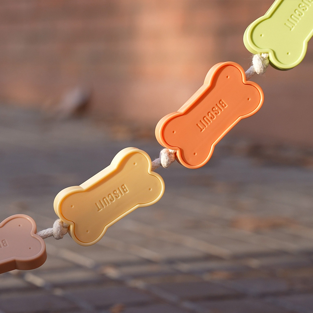 Guia para cães Balvi Biscuit, leve e em formato de biscoito, de plástico, 108 cm