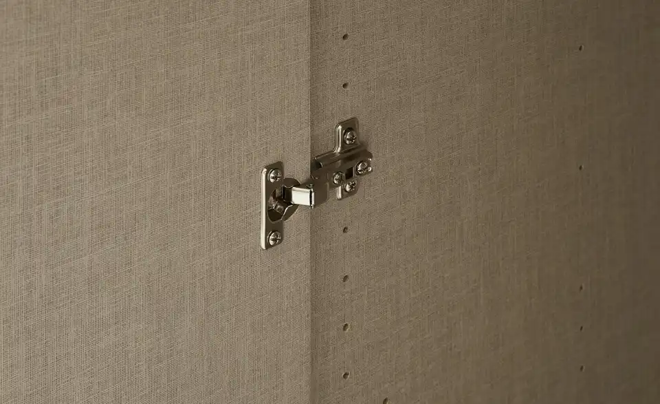Kleiderschrank Case