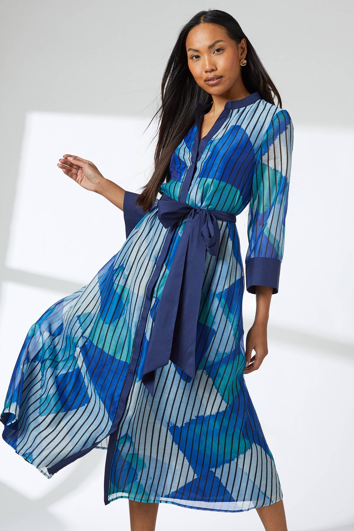 Wallis Robe Chemise Bleue Ceinturée à Détails Contrastés Sans Col