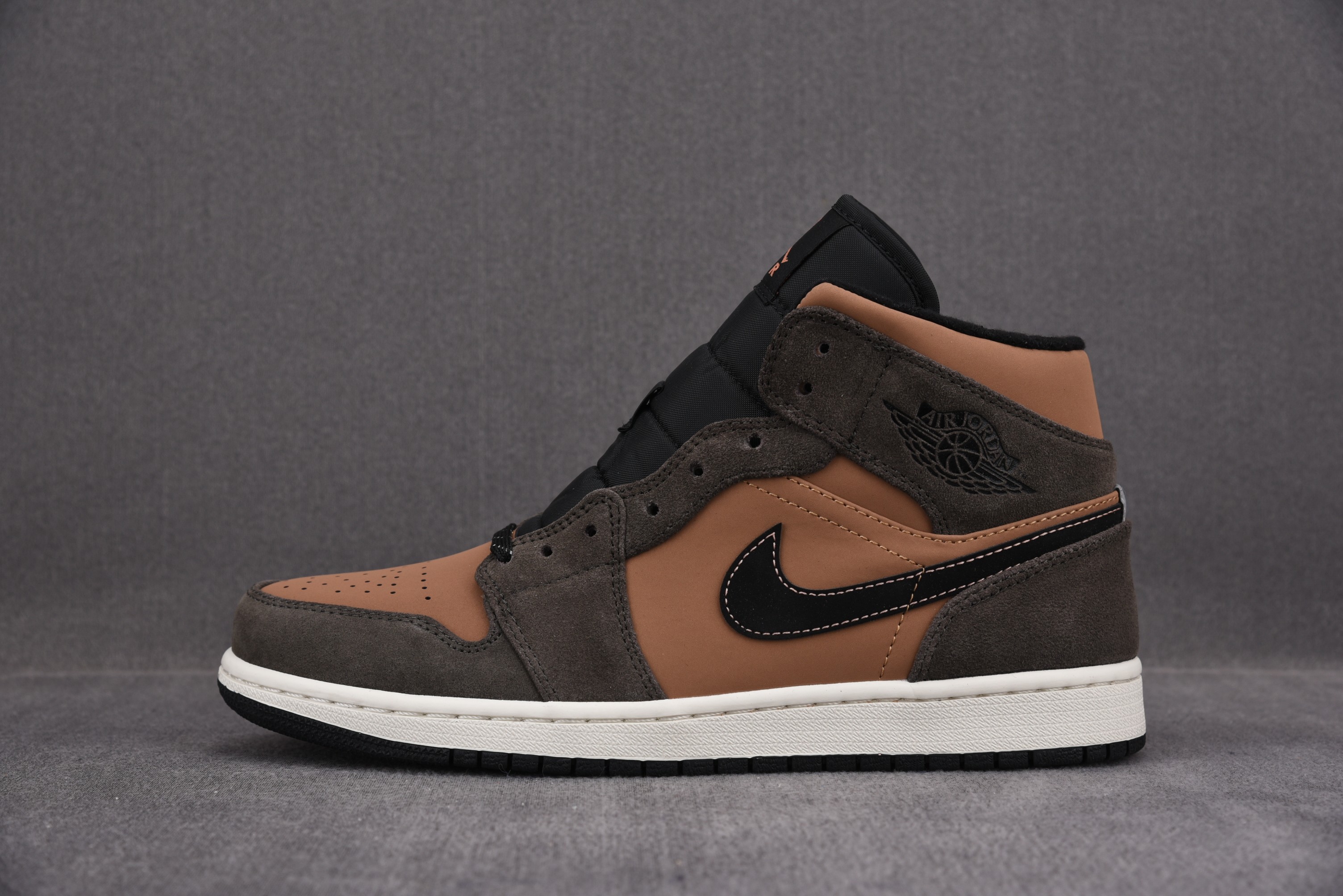 Jordan 1 Mid SE Dark Chocolate
