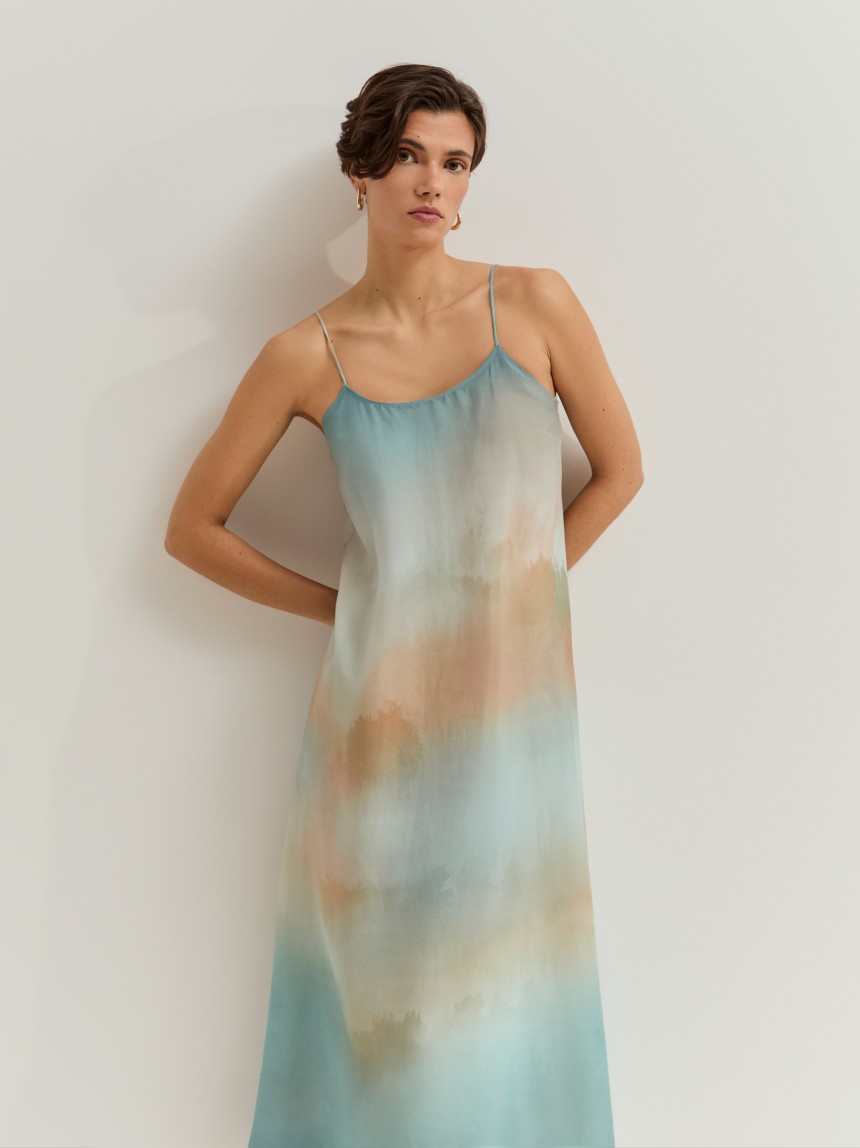 Vestido de alças estampado em liocel