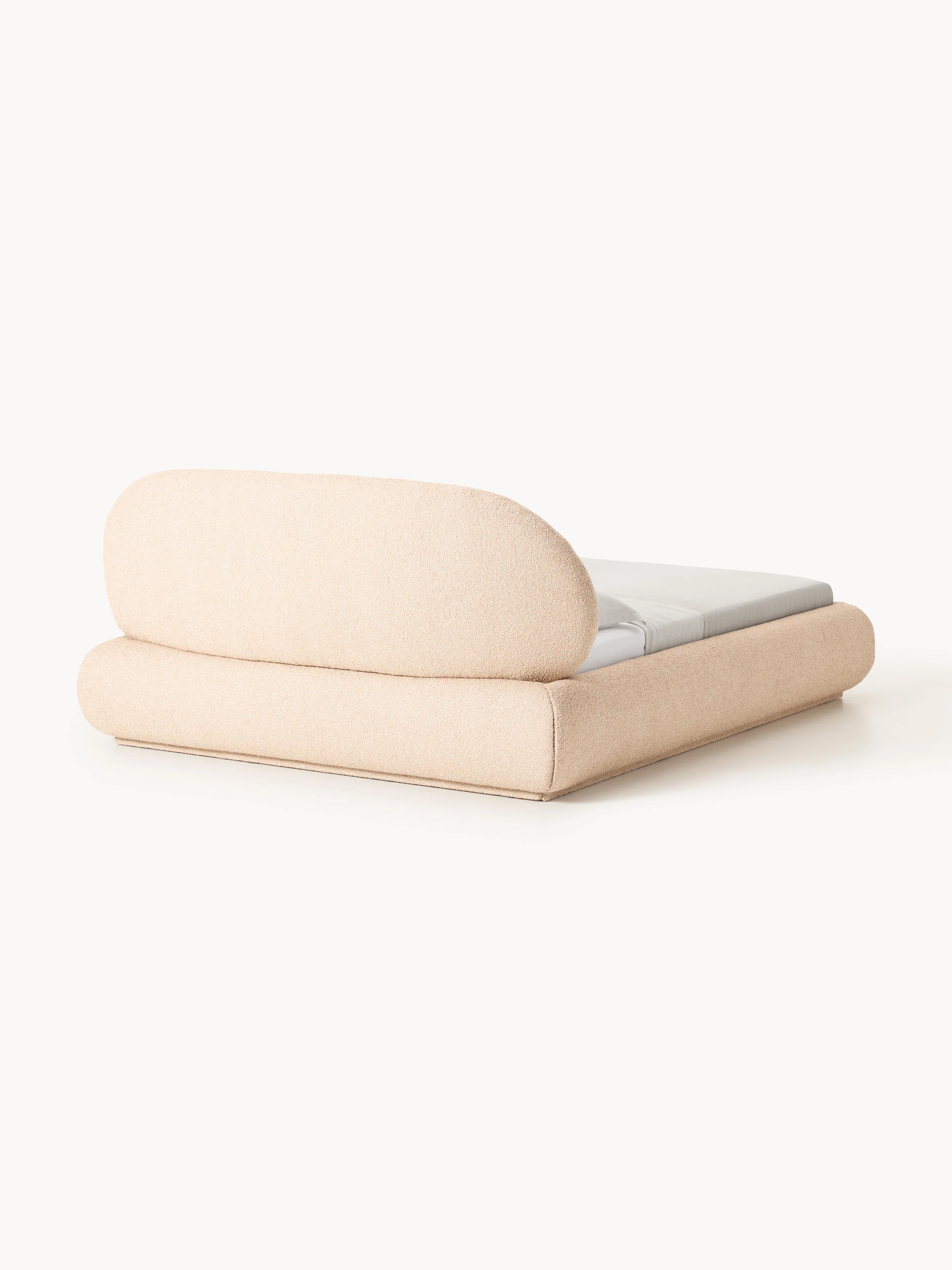 Bouclé gestoffeerd bed Alba