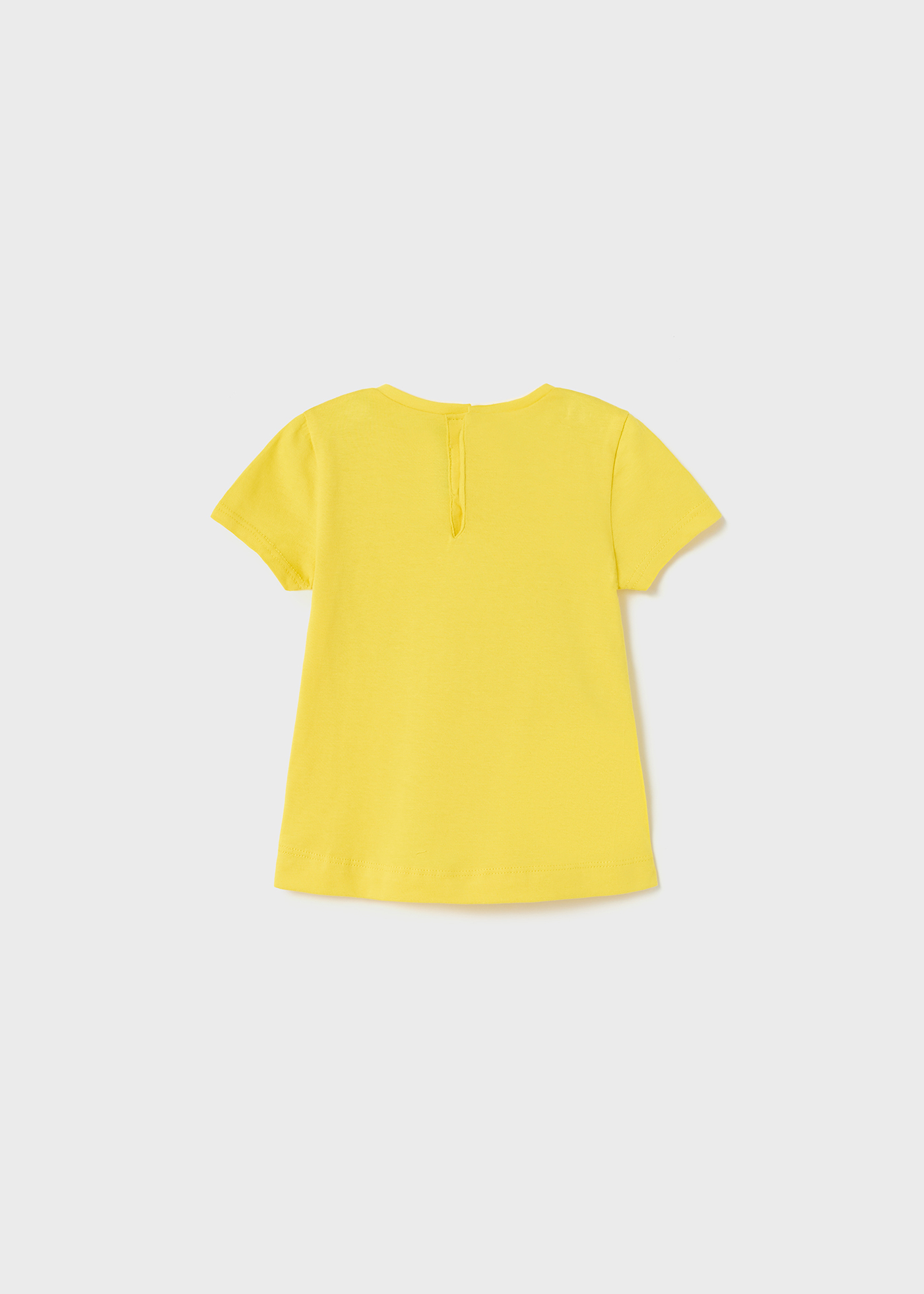 Camiseta infantil com estampa feita em algodão sustentável.