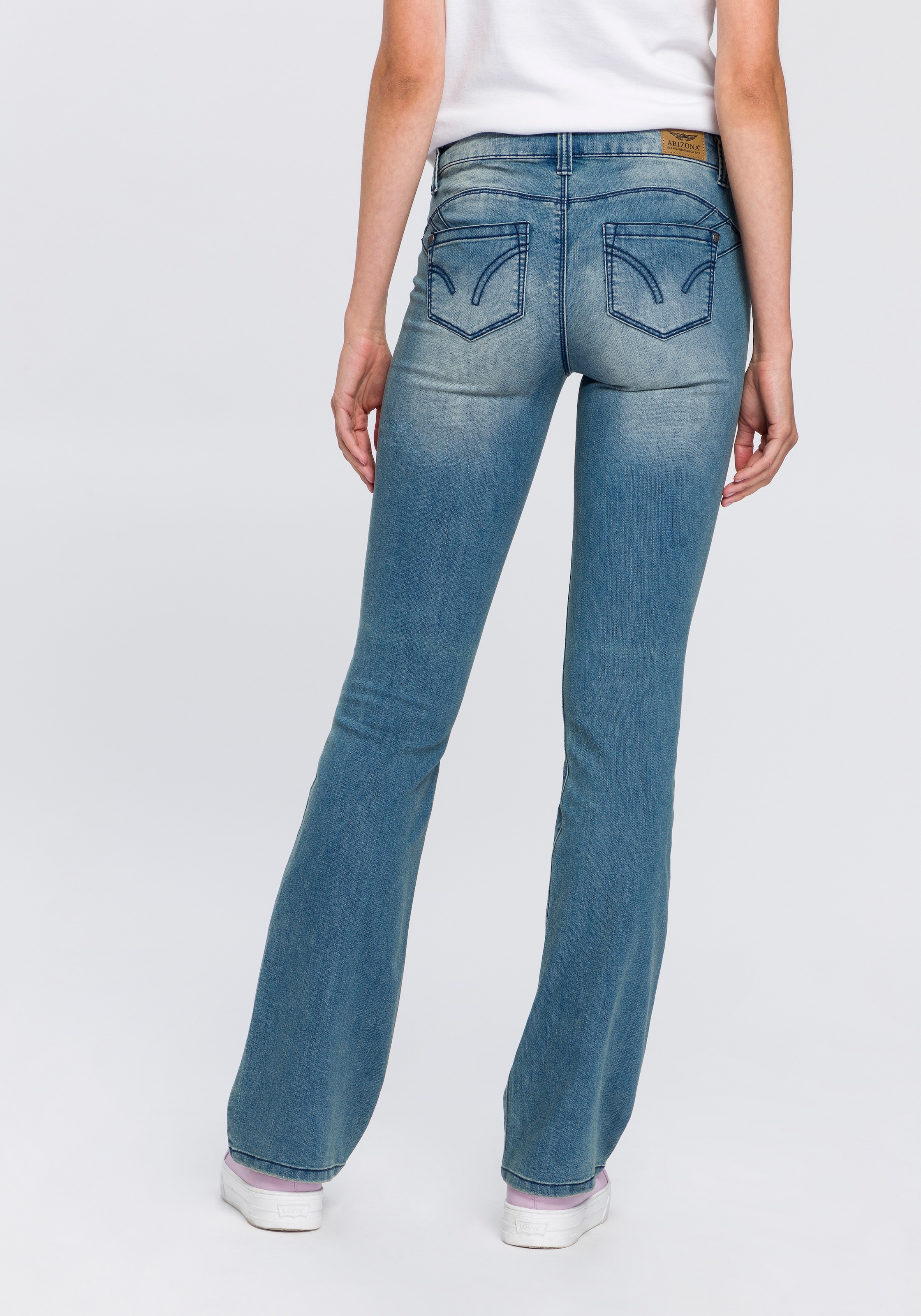 Arizona Bootcut-Jeans »Shaping« bootcut,  Kontrastnähte,  Used-Look-Waschung,  niedrige Leibhöhe