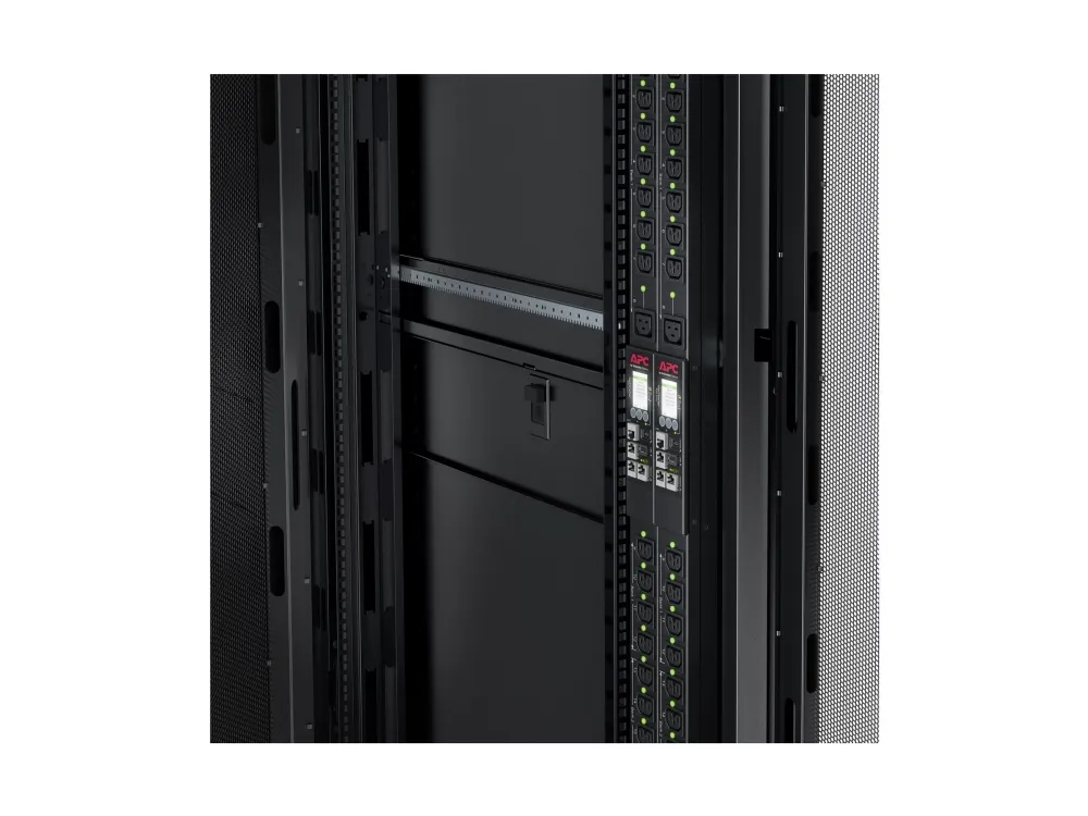 APC Rack PDU 9000 Switched ZeroU 16A 230V 21 C13 & 3 C19 IEC309 Cord