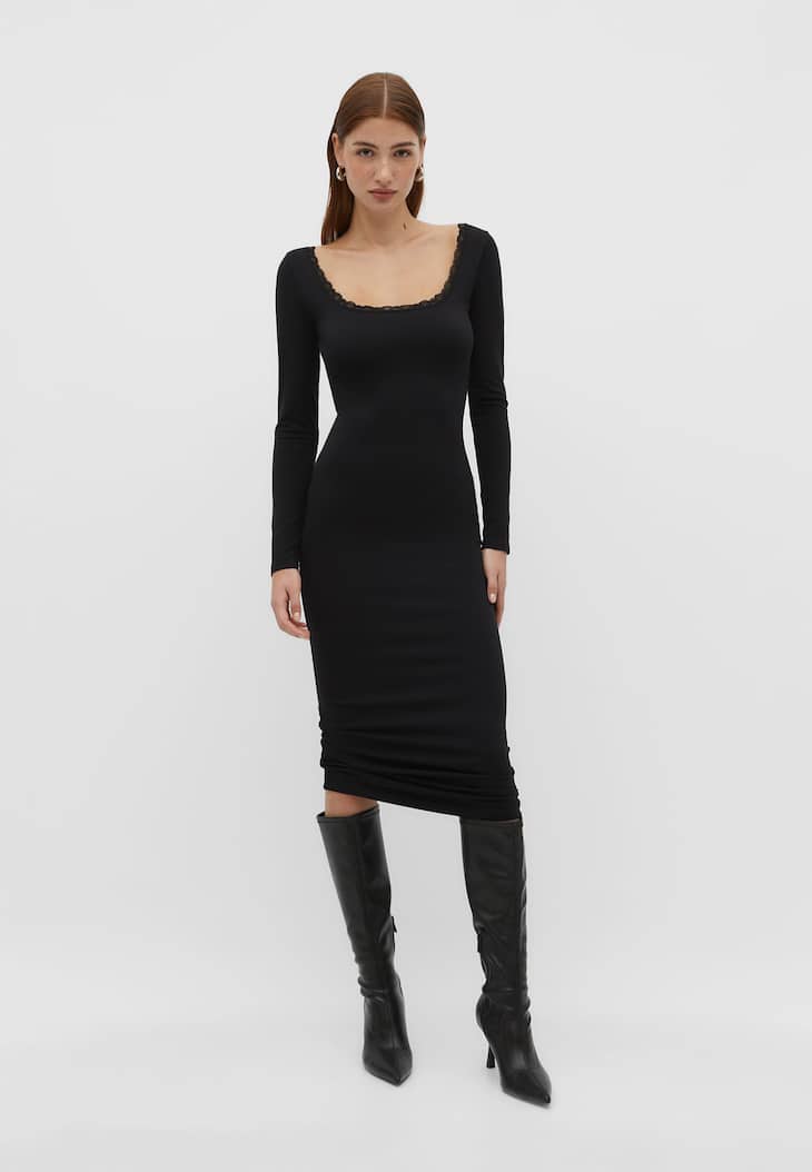 Vestido com detalhes em renda