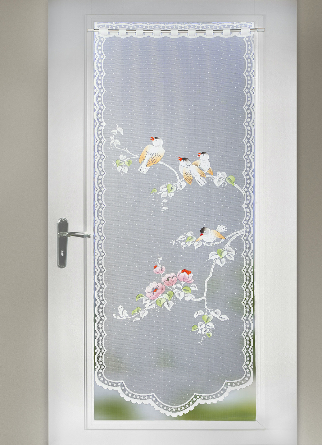 Romantische Fenster- und Türdekoration mit Stangendurchzug