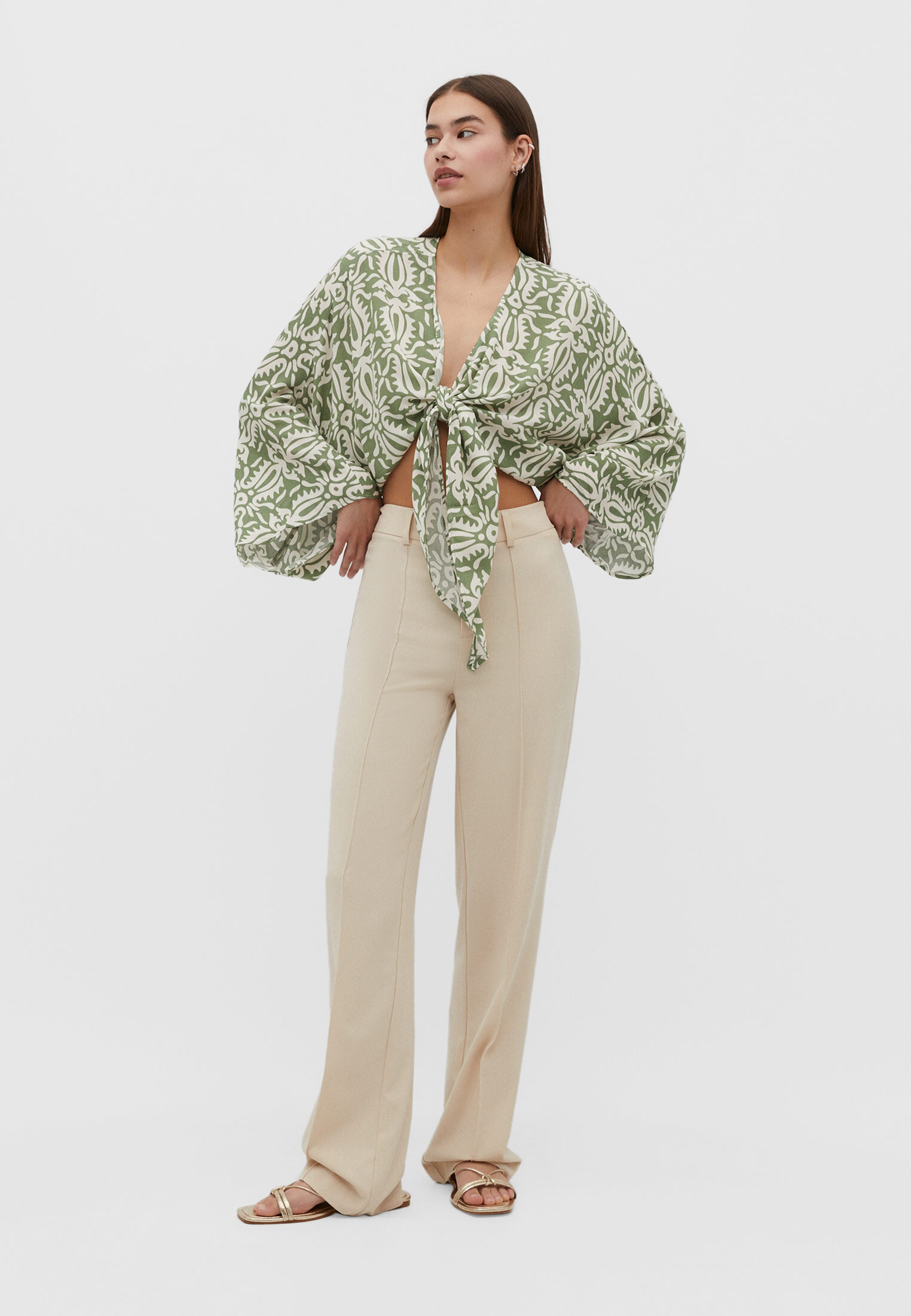 blusa aberta e fluida