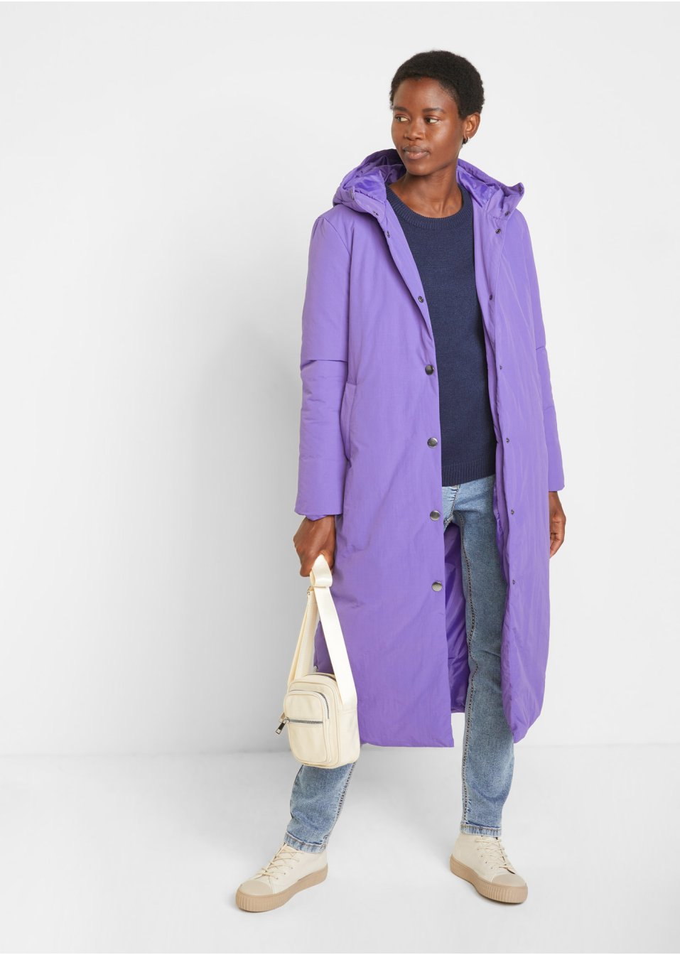 Manteau long et chaud avec capuche et fente latérale
