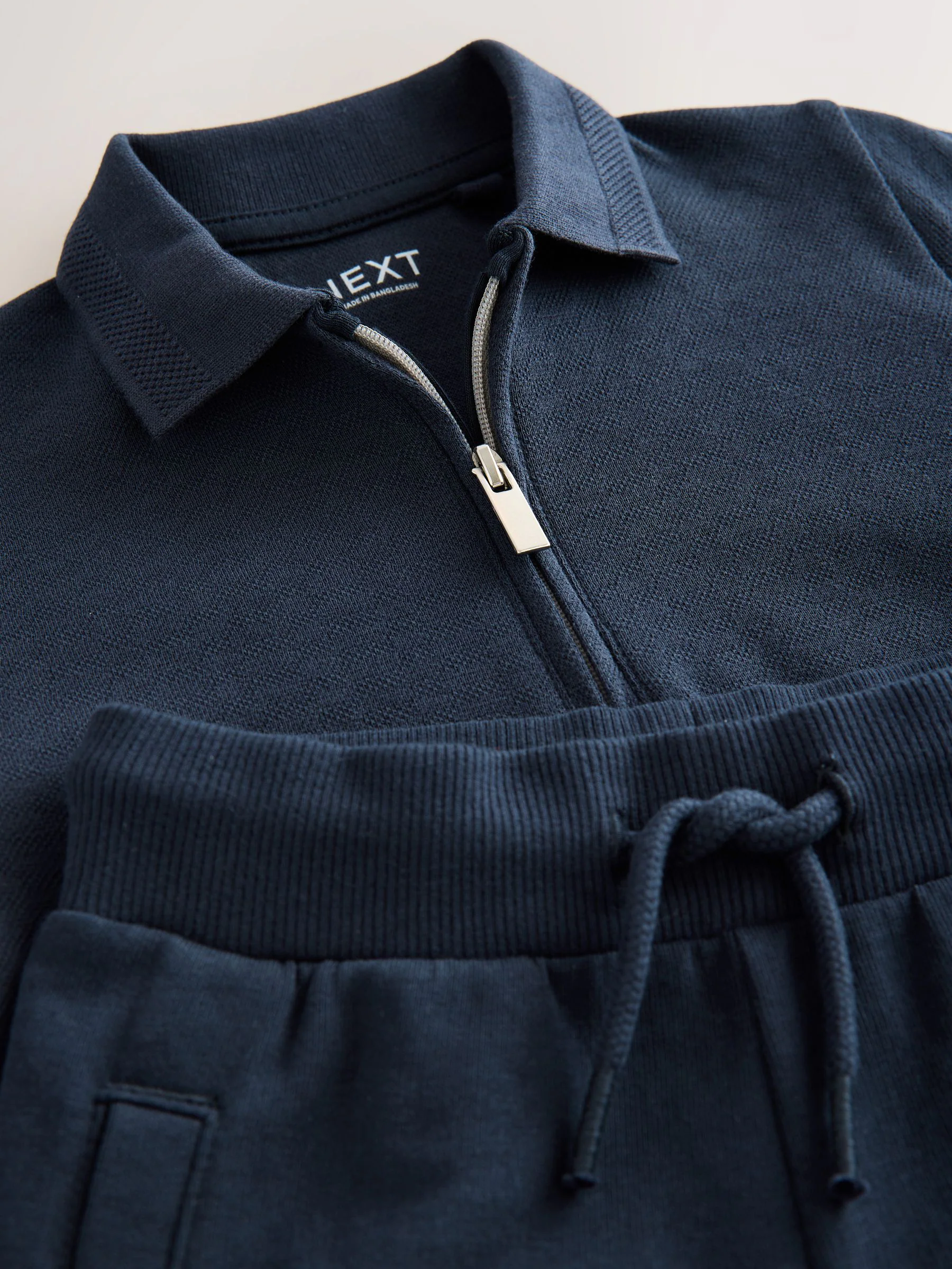 Marinablauw getextureerd - Set van poloshirt met korte mouwen, rits bij de hals en short (3mnd-7jr)