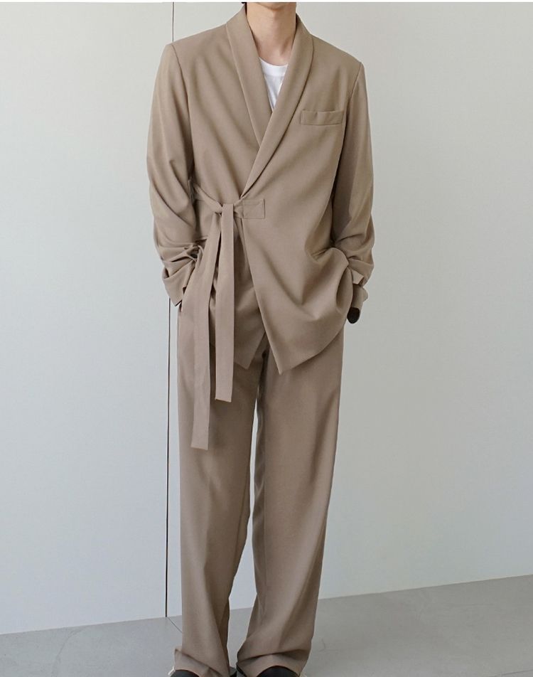 MRCYC - Blazer met strikceintuur / Broek met rechte pijpen