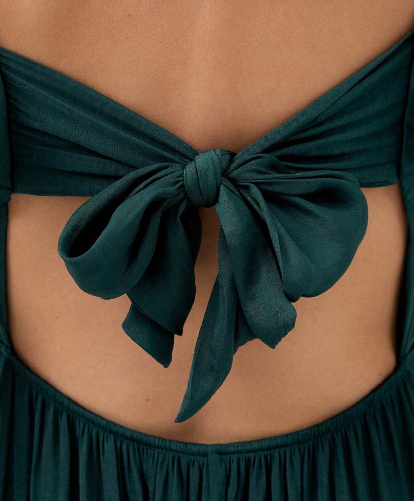 Vestido midi de cetim com costas abertas
