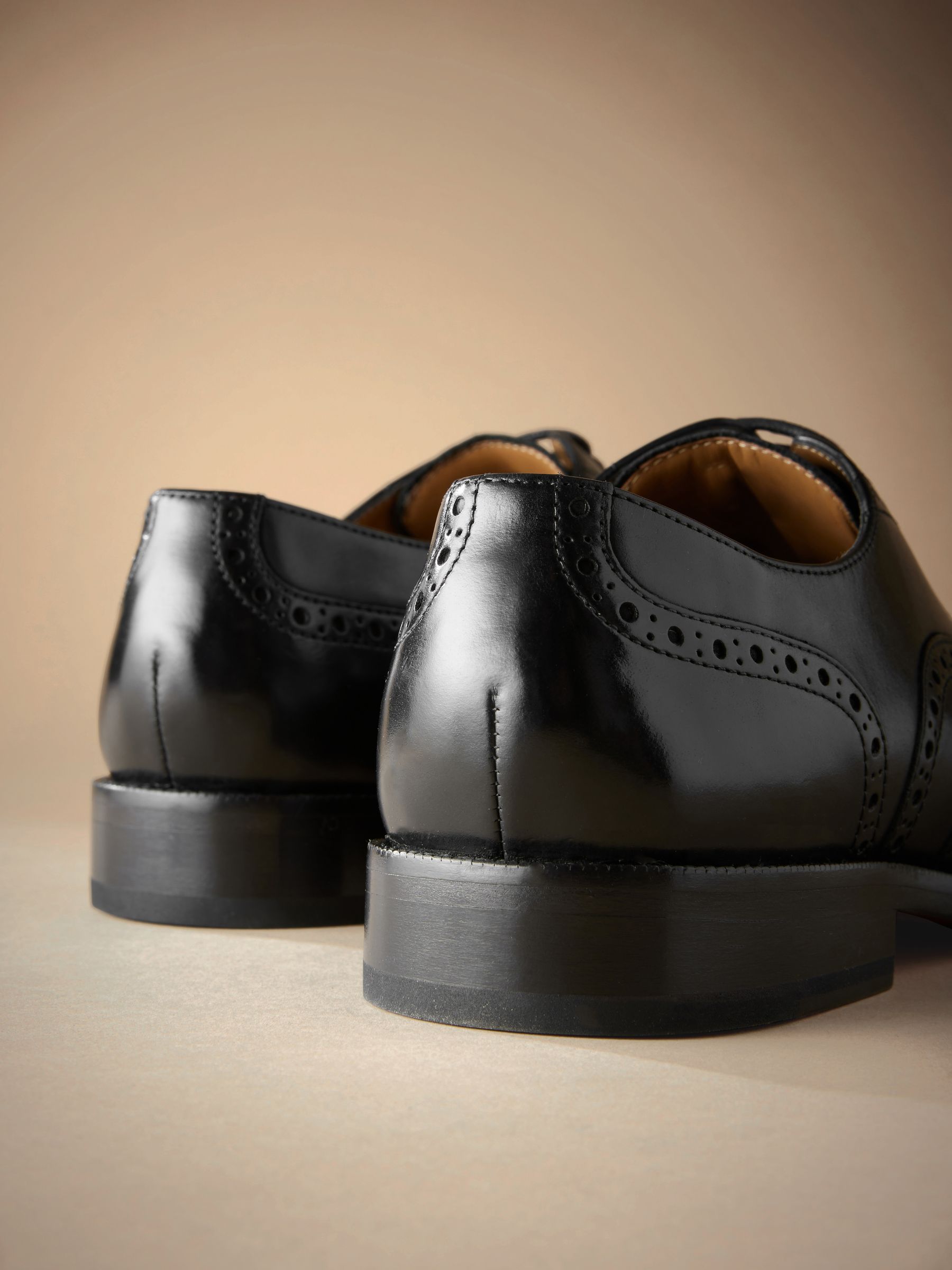 Zwart - Standaard pasvorm - Signature Italiaans leren brogues met gevleugelde neus