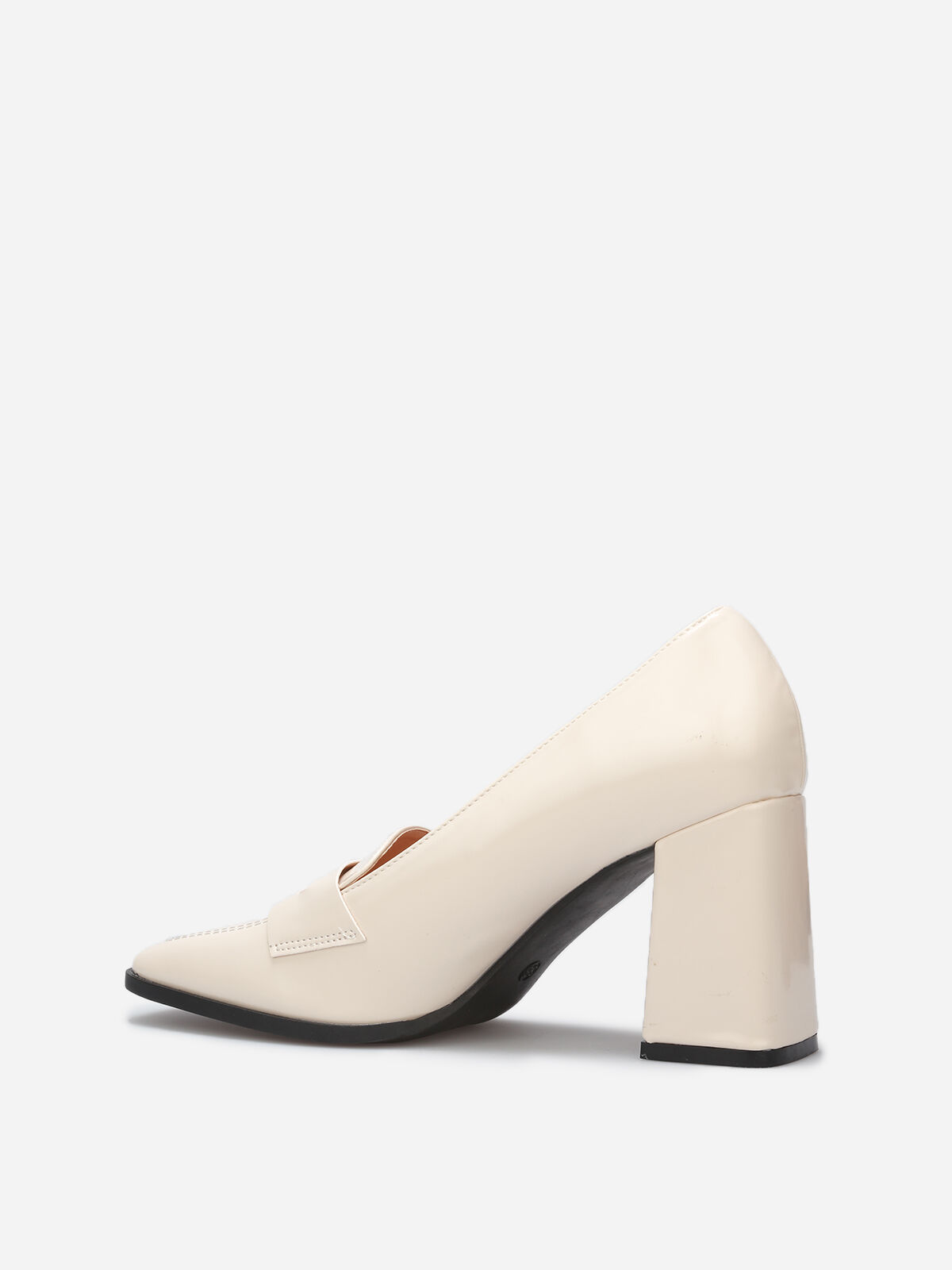 Mocassins vernis à talon et surpiqûres- Beige