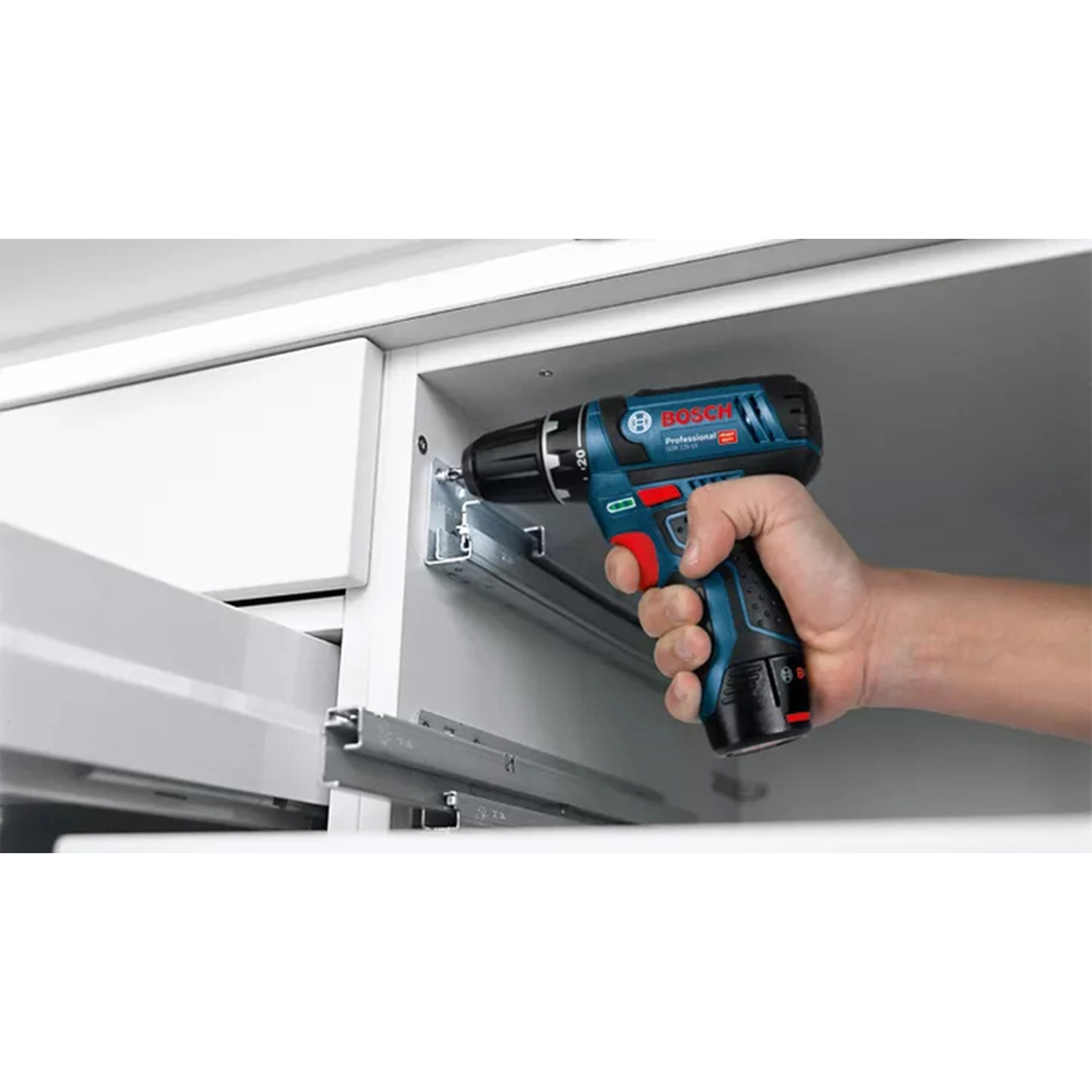 Bosch GSR 12V-15 12V Li-Ion accu boor-/schroefmachine set (2x 2.0Ah accu) in Toolbag