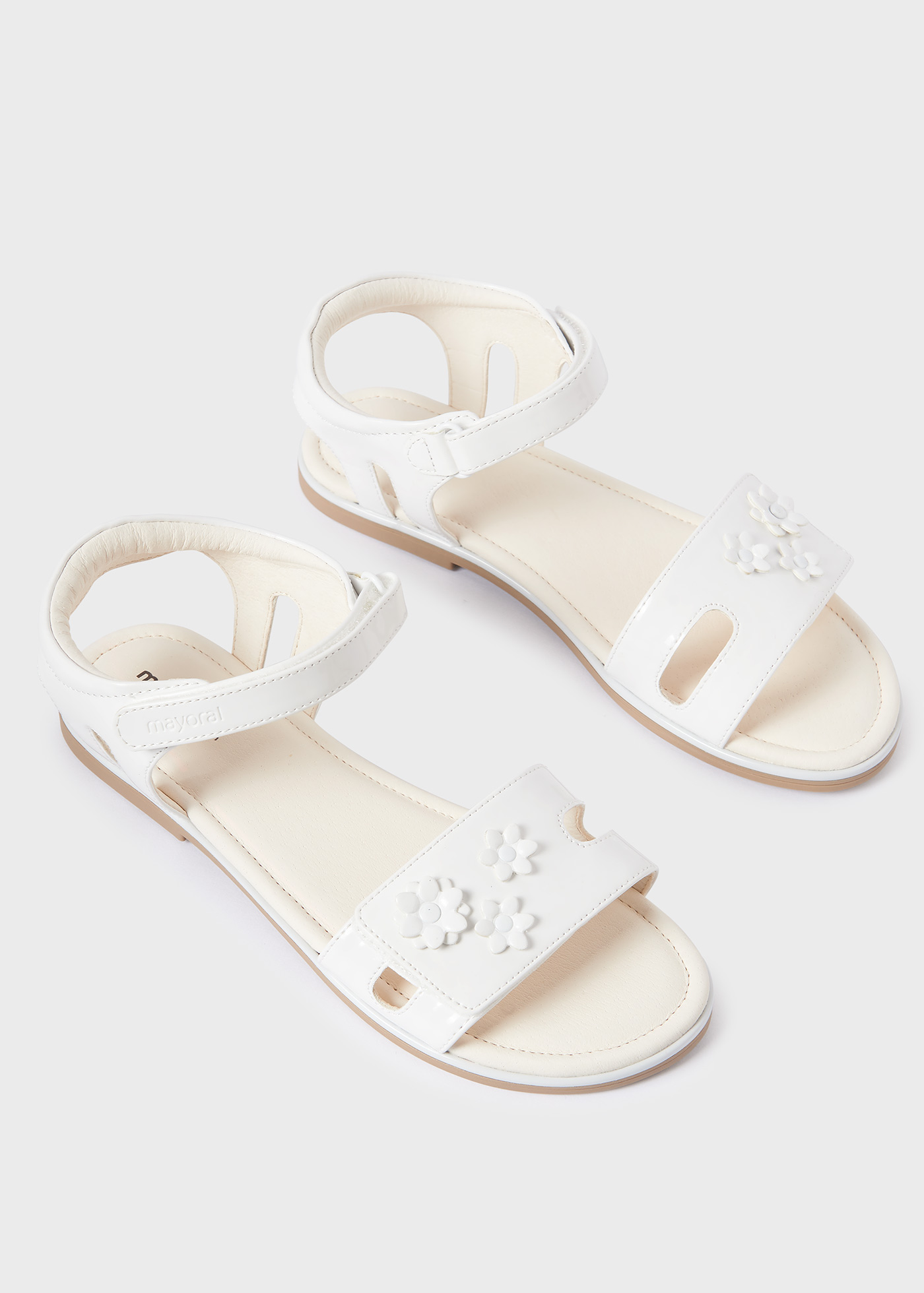 Sandália de verniz para meninas