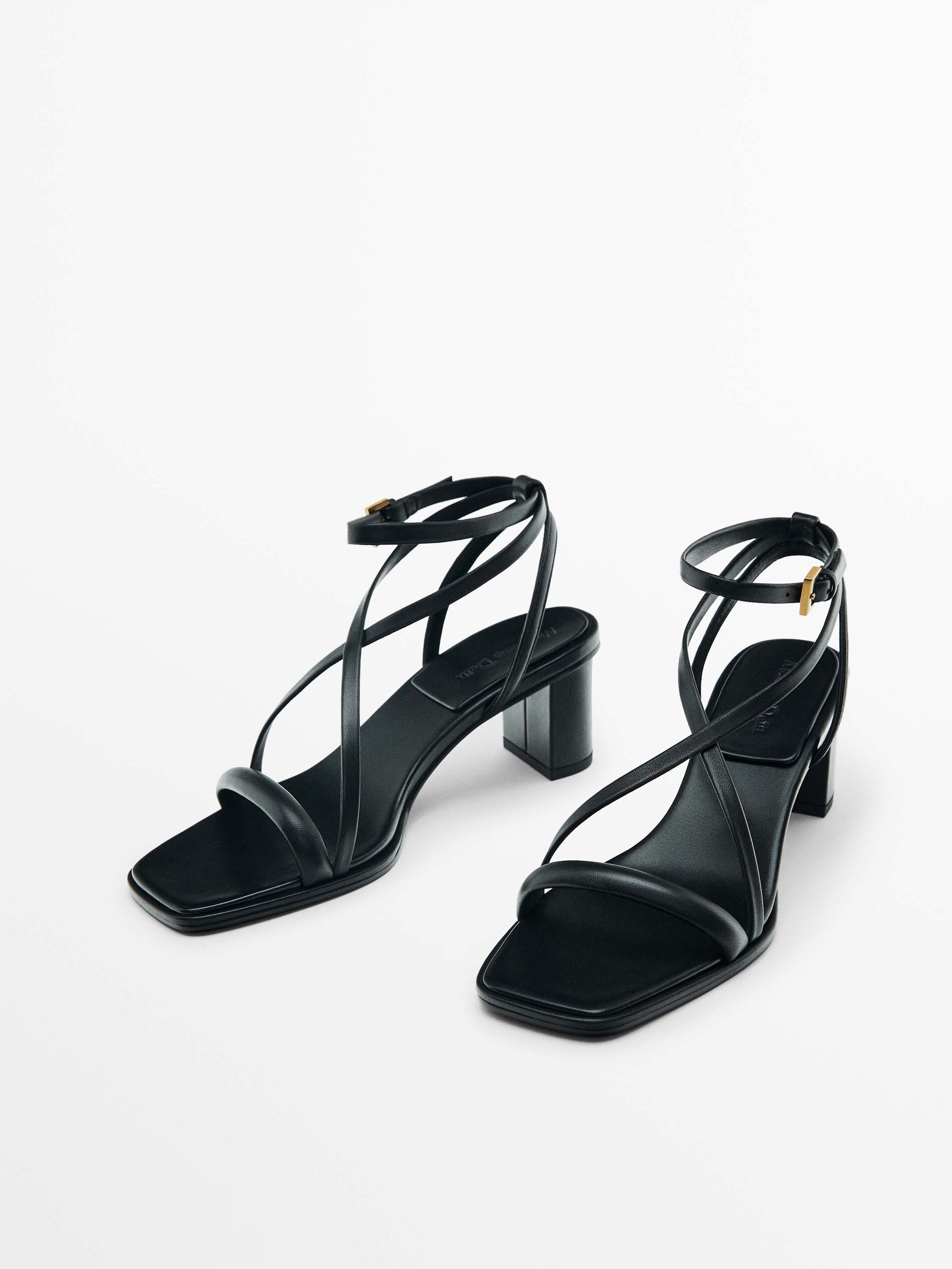 Sandália com tacón ancho - PRETO