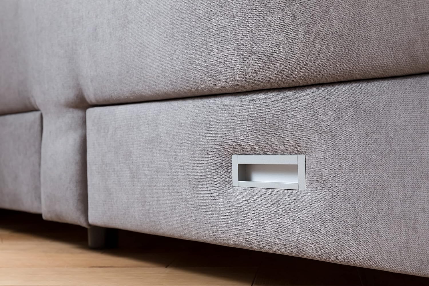 Belanoti Lara Boxspringbett 180x200 mit 4 Schubladen Stauraum Bett 180x200 mit Bettkasten in der Farbe Hellgrau H2 und H3 Chesterfield Kopfteil 7-Zonen Taschenfederkern Matratze inkl. Visco Topper