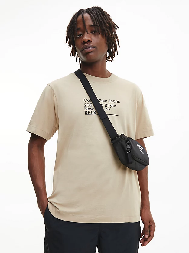 Camiseta de algodão orgânico com modelagem relaxada