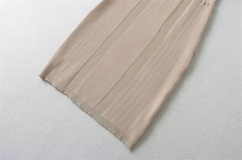 Bolgivy - Gebreide midi-jurk met korte mouwen en V-hals
