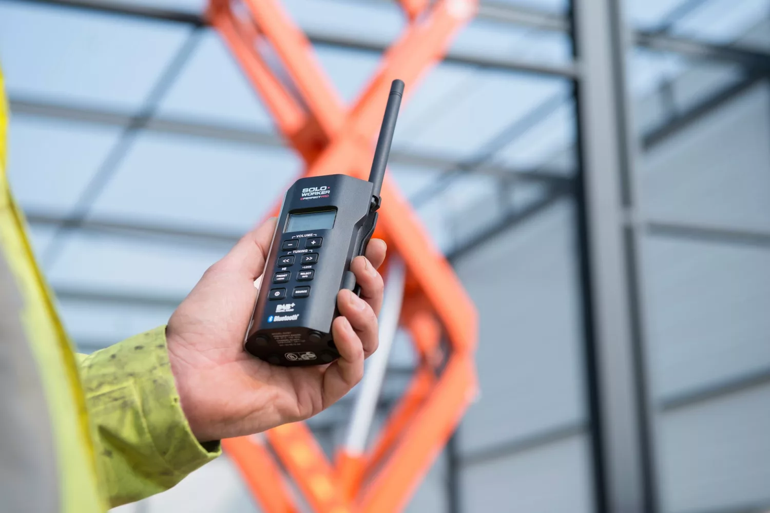 PerfectPro SW3 Soloworker DAB  BT Accu bouwradio - FM RDS - DAB  - bluetooth - aux-in - werkt op netstroom & lithium accu