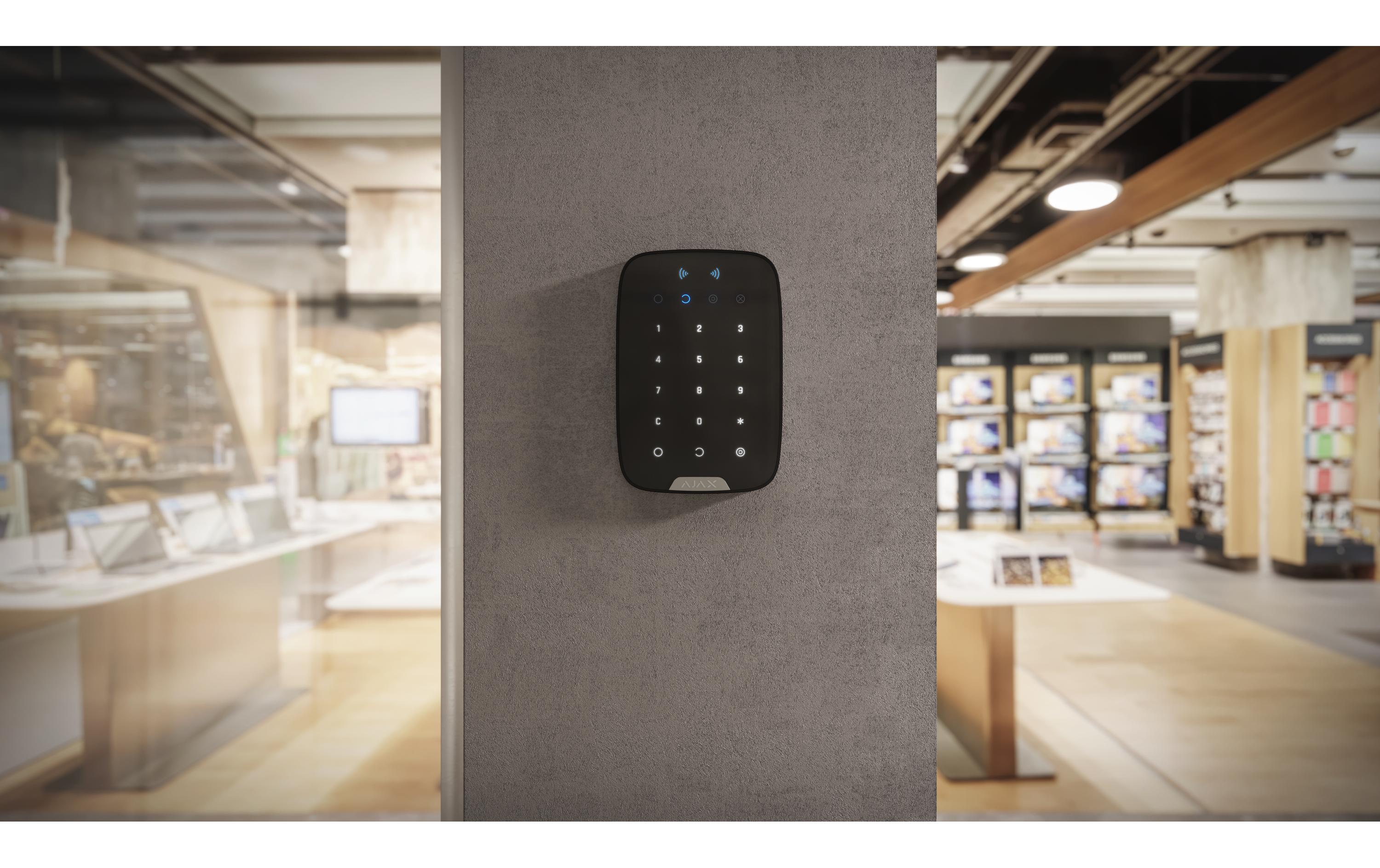 Baseline KeyPad Plus Jeweller Schwarz<br>Kabelloses Touch-Bedienteil mit Authentifizierung über Pass, Tag und Codes