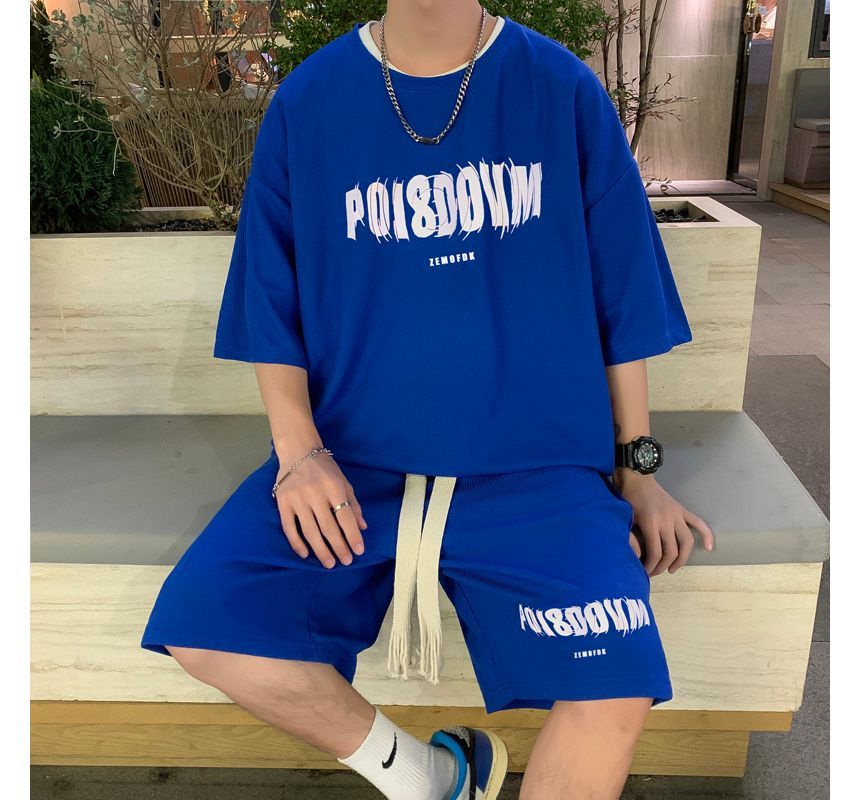 Plummie - Set: T-shirt met ronde hals, elleboogmouwen en belettering + korte broek
