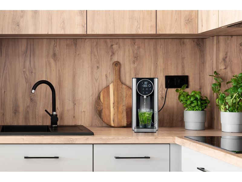 Trisa Heisswasserspender Silver Stream 2.7 l, Schwarz/Silbe Heisswasserspender mit Touch Display