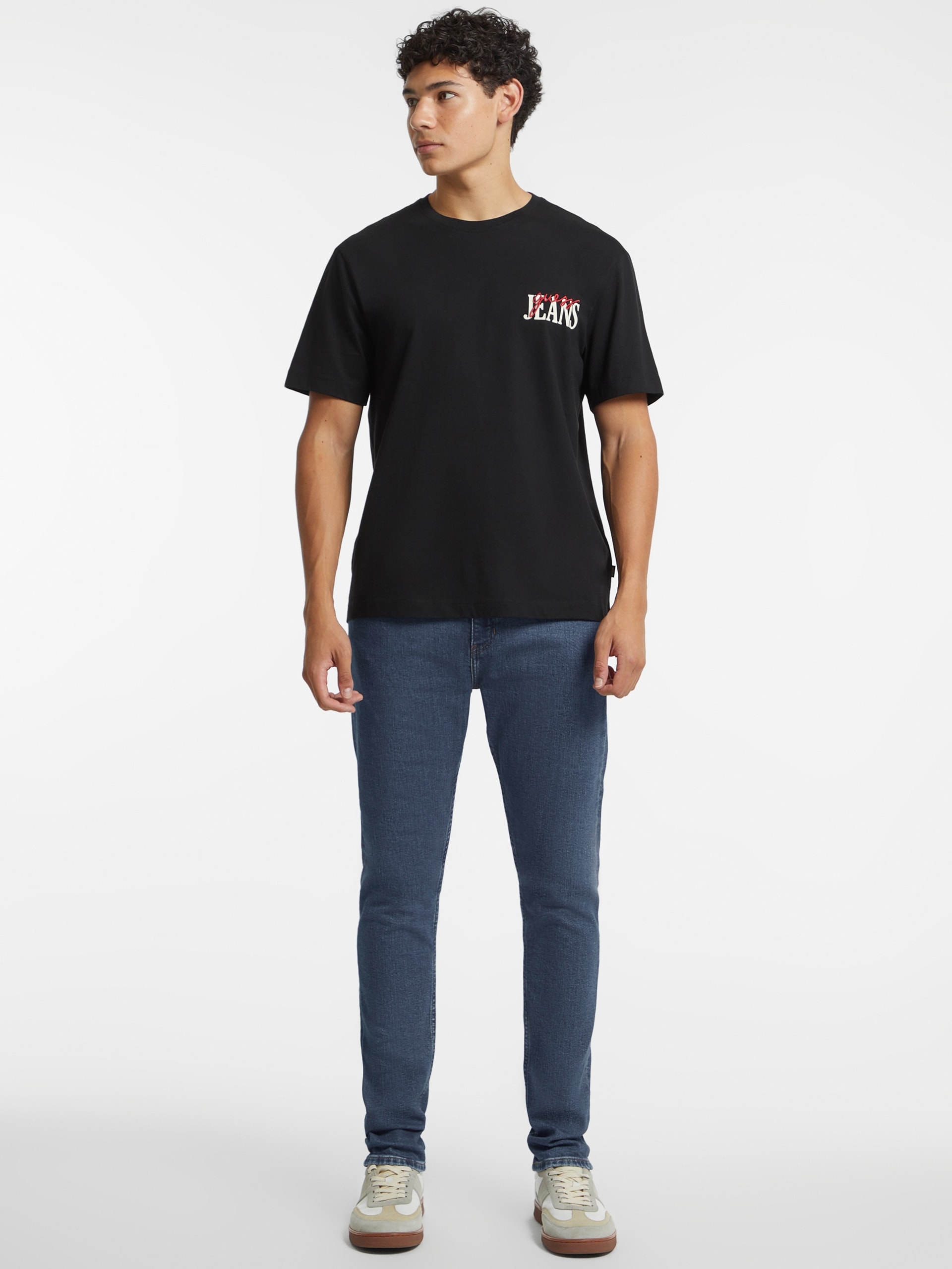 Camiseta com logo misto no peito