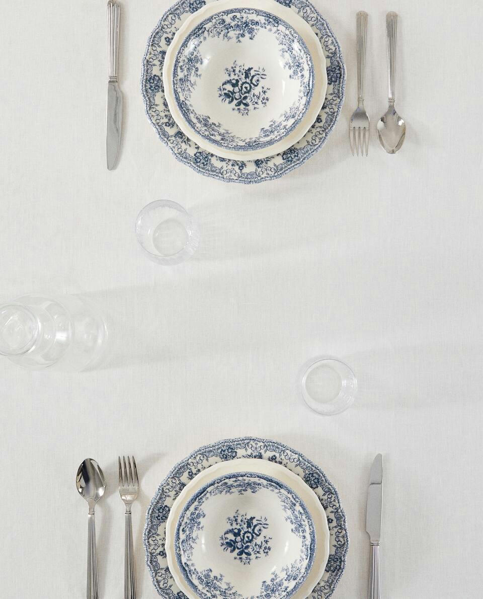 TOALHA DE MESA DE LINHO COM DETALHE EM VIÉS