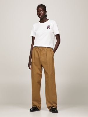 Camiseta moderna com gola redonda e monograma TH