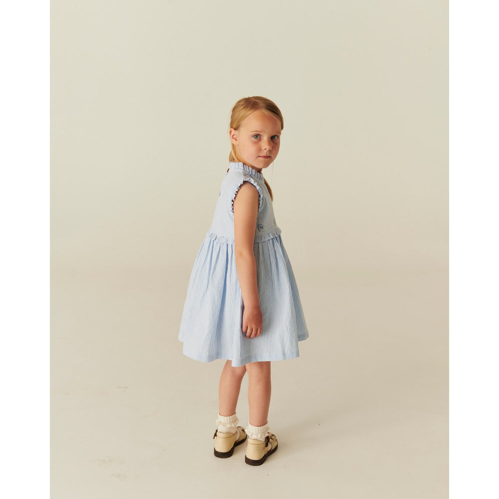 Køb COPENHAGEN COLORS Sky Blue W Cream Stripe Seersucker Kjole W. Ruffles Og Emb.