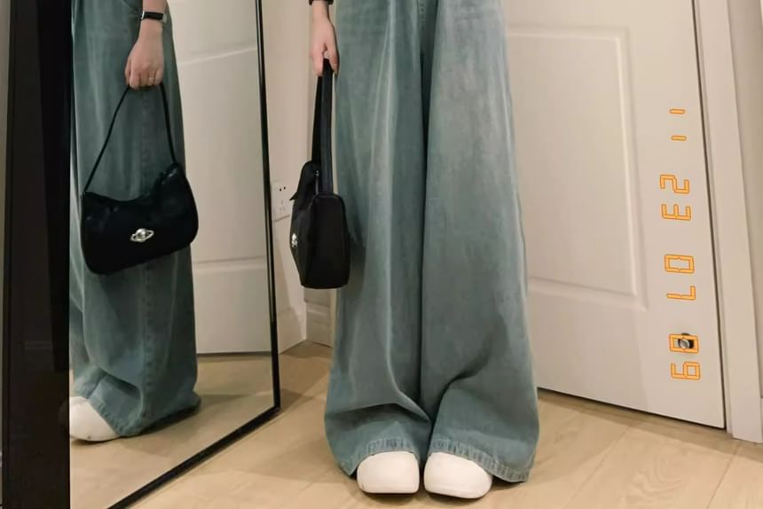 Yunhouse - Spaghettibandjes, gewassen knoopsluiting en wijde pijpen denim jumpsuit