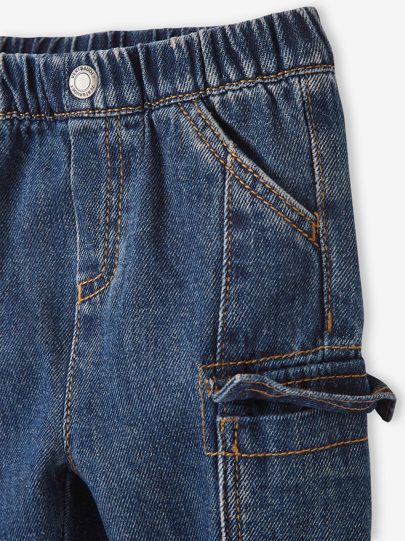 Calça jeans com bolsos de um lado, para bebê, em denim natural.