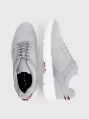 Sapatos híbridos de camurça