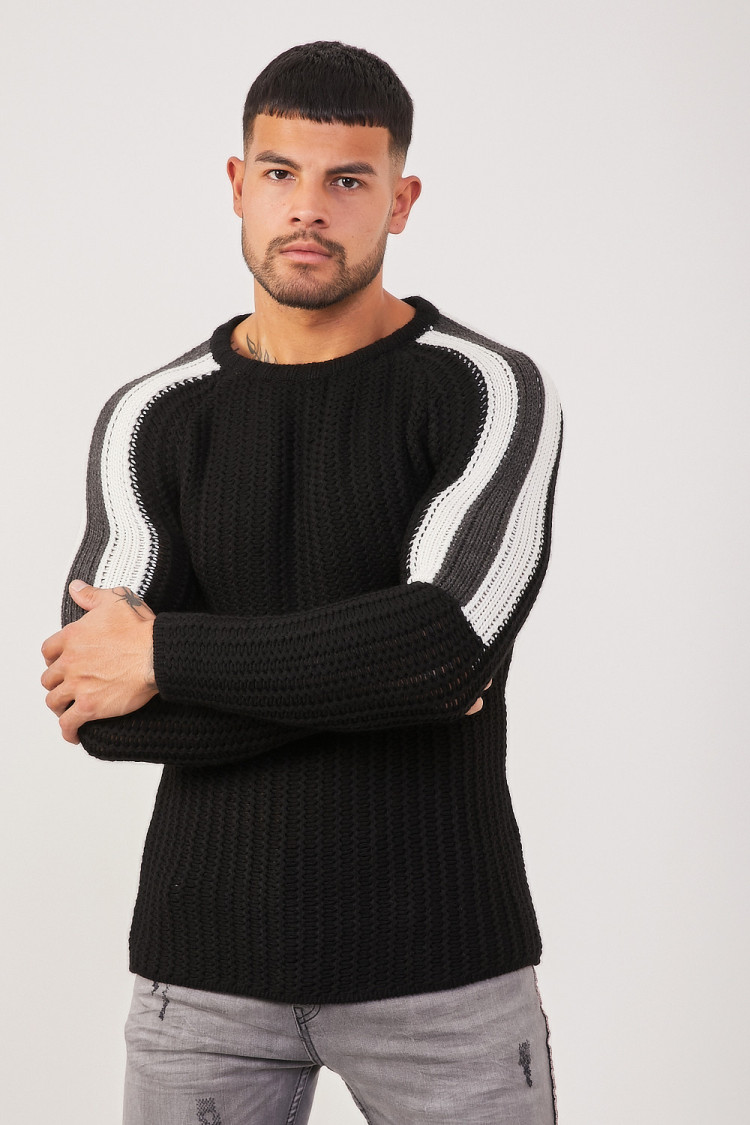 Pull en maille noir épaules blanches