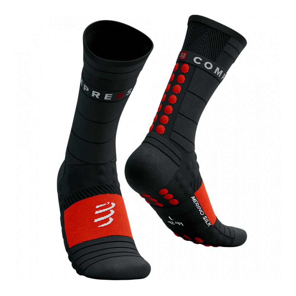 Compressport PRO RACING WINTER RUN - Chaussettes black/high risk red