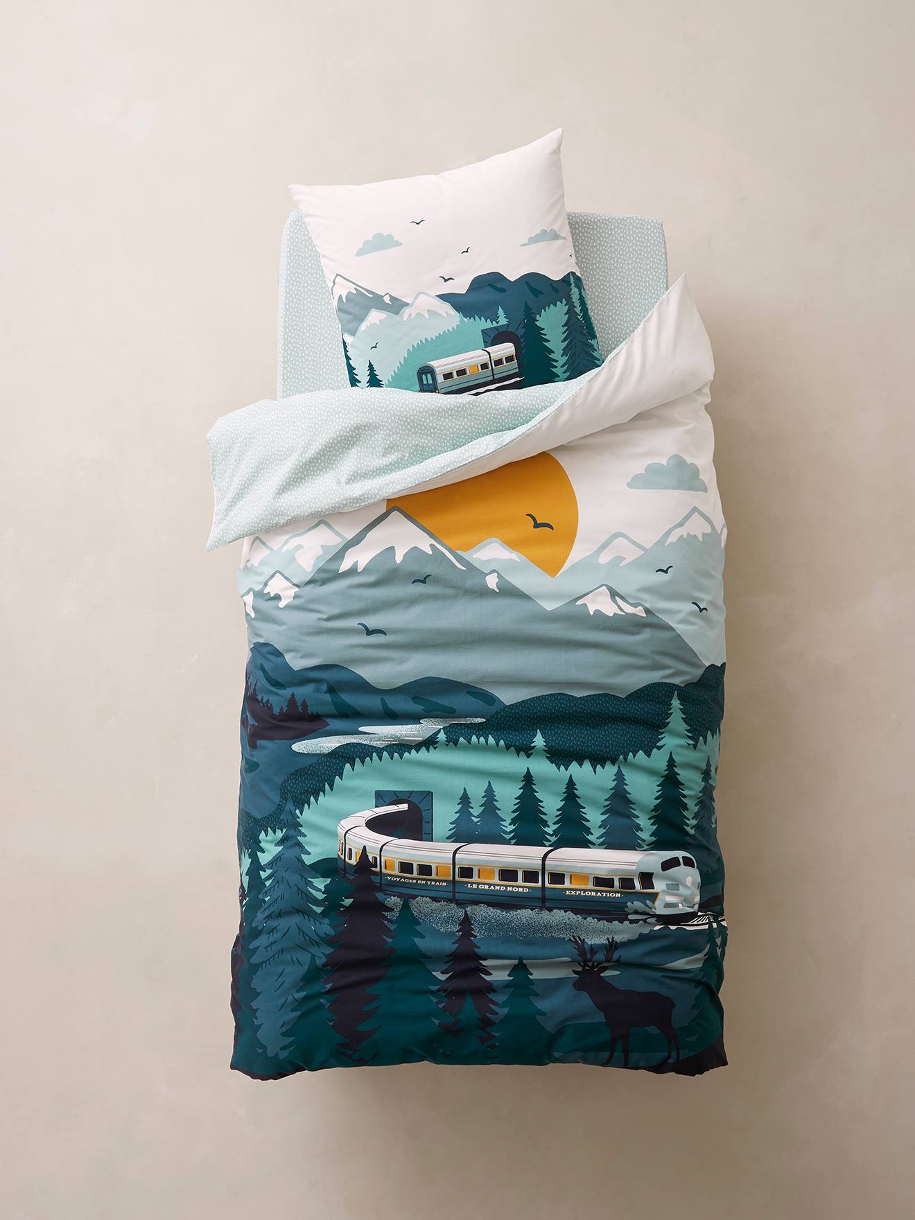 Conjunto infantil de capa de edredom e fronha, Over Rails, verde médio liso com estampas.