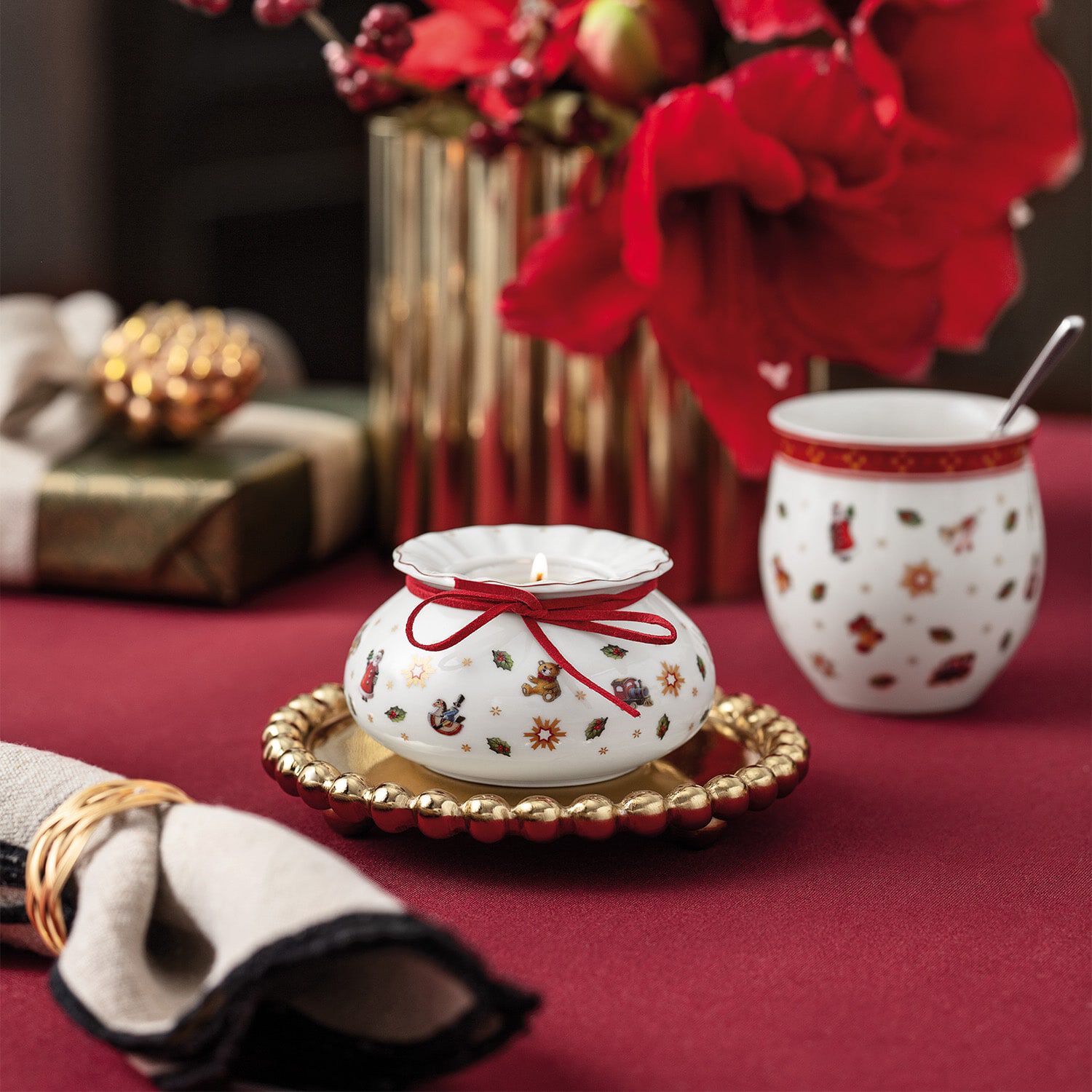 Toy's Delight Tealight holder Red, 3.9'' x 3.9'' x 2.2'', Premium Porcelain