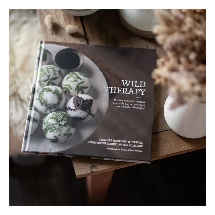 On The Wild Side Livre Wild Therapy, recettes et remèdes maison à base de plantes sauvages - FR