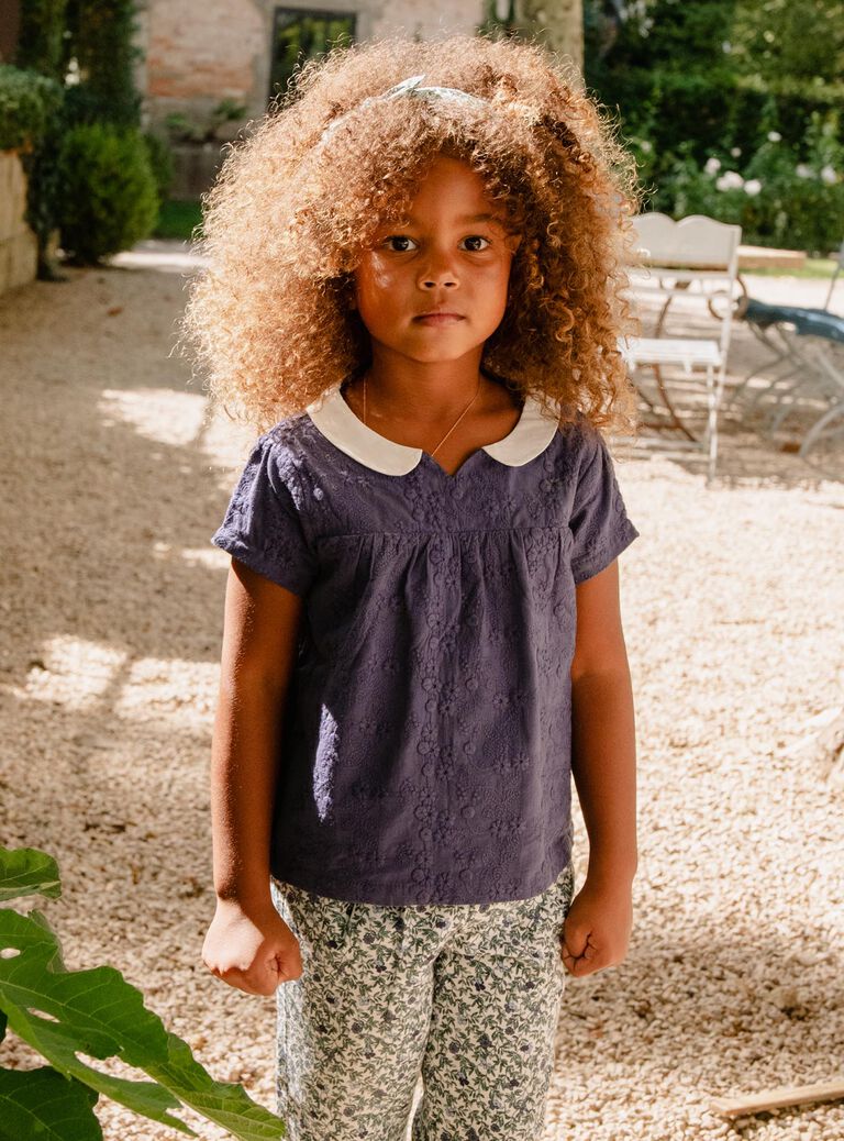 Blouse bleu marine à broderies fleuries