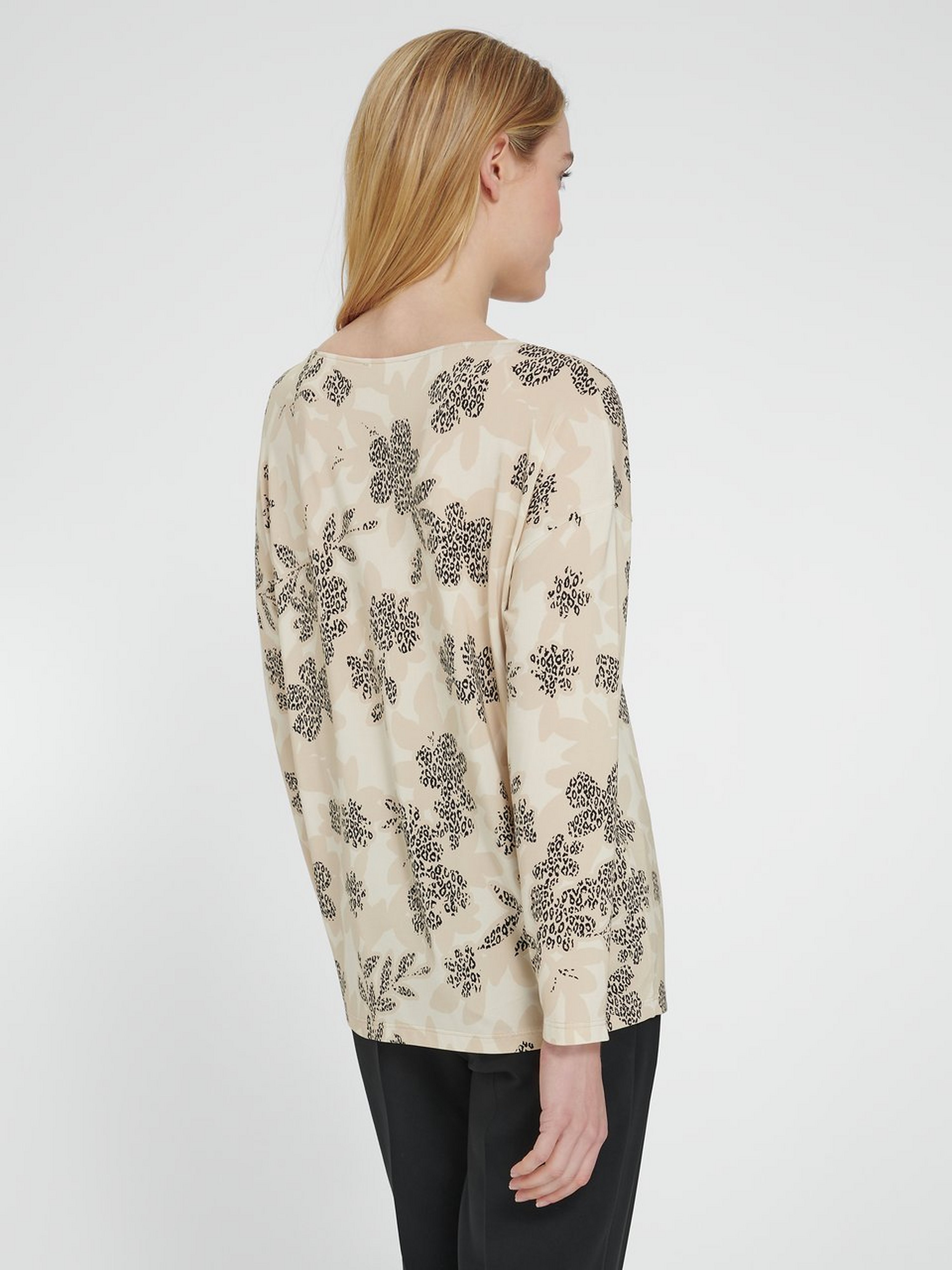Shirt mit U-Boot-Ausschnitt