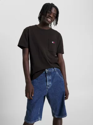 Camiseta clássica com bolso para distintivo