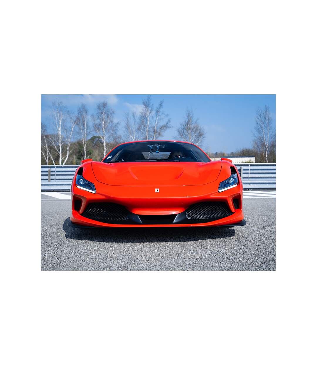 Circuit Château Gaillard : 6 tours au volant d'une Ferrari F8 Tributo - SMARTBOX - Coffret Cadeau Sport & Aventure