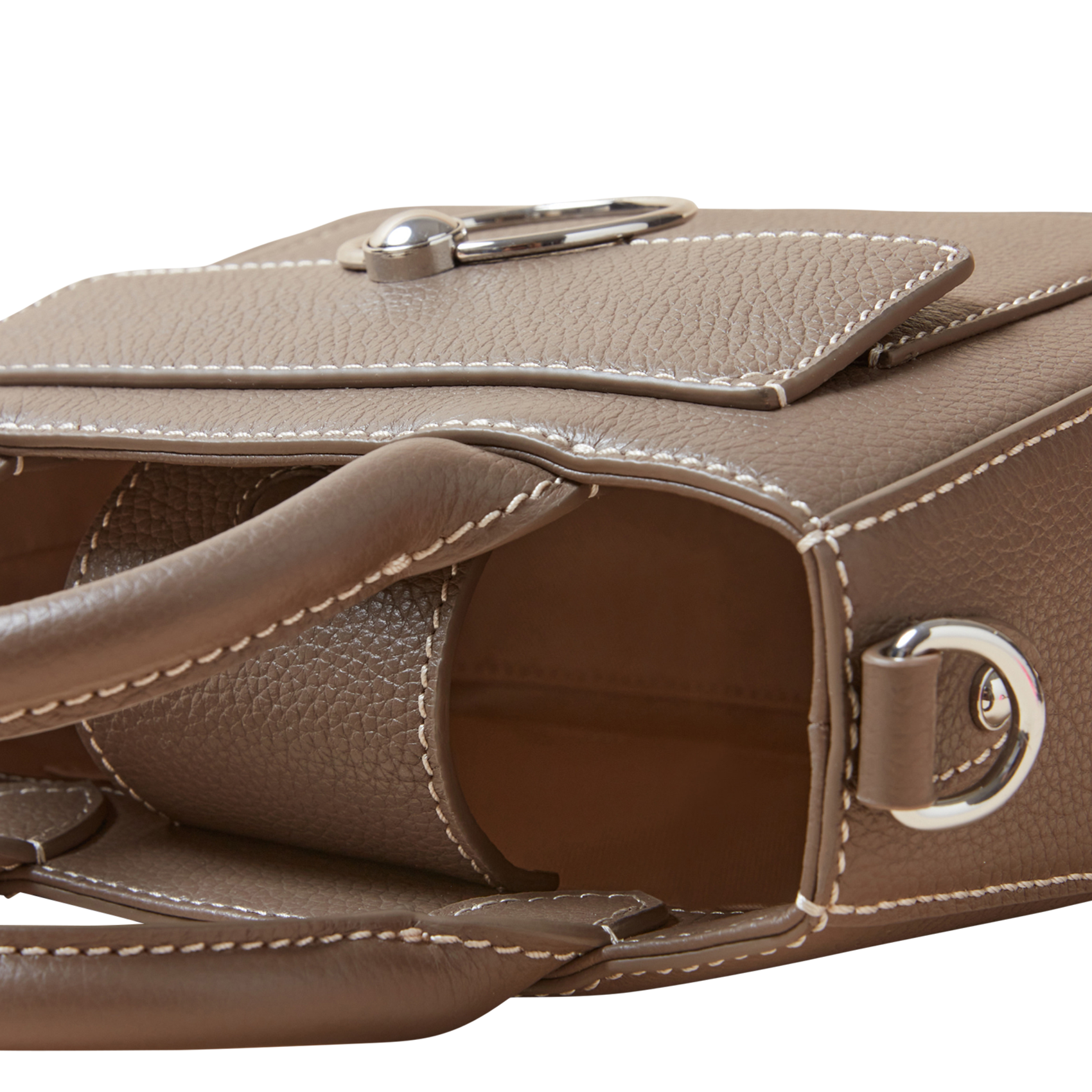 Sac bandoulière en cuir grainé avec chaîne | Marron