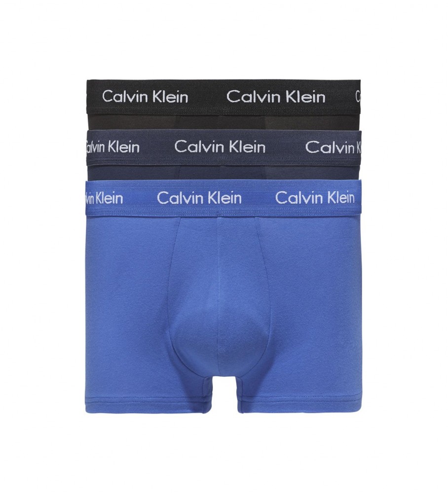 Conjunto de 3 cuecas boxer Calvin Klein de cintura baixa em algodão elástico, pretas e azuis.
