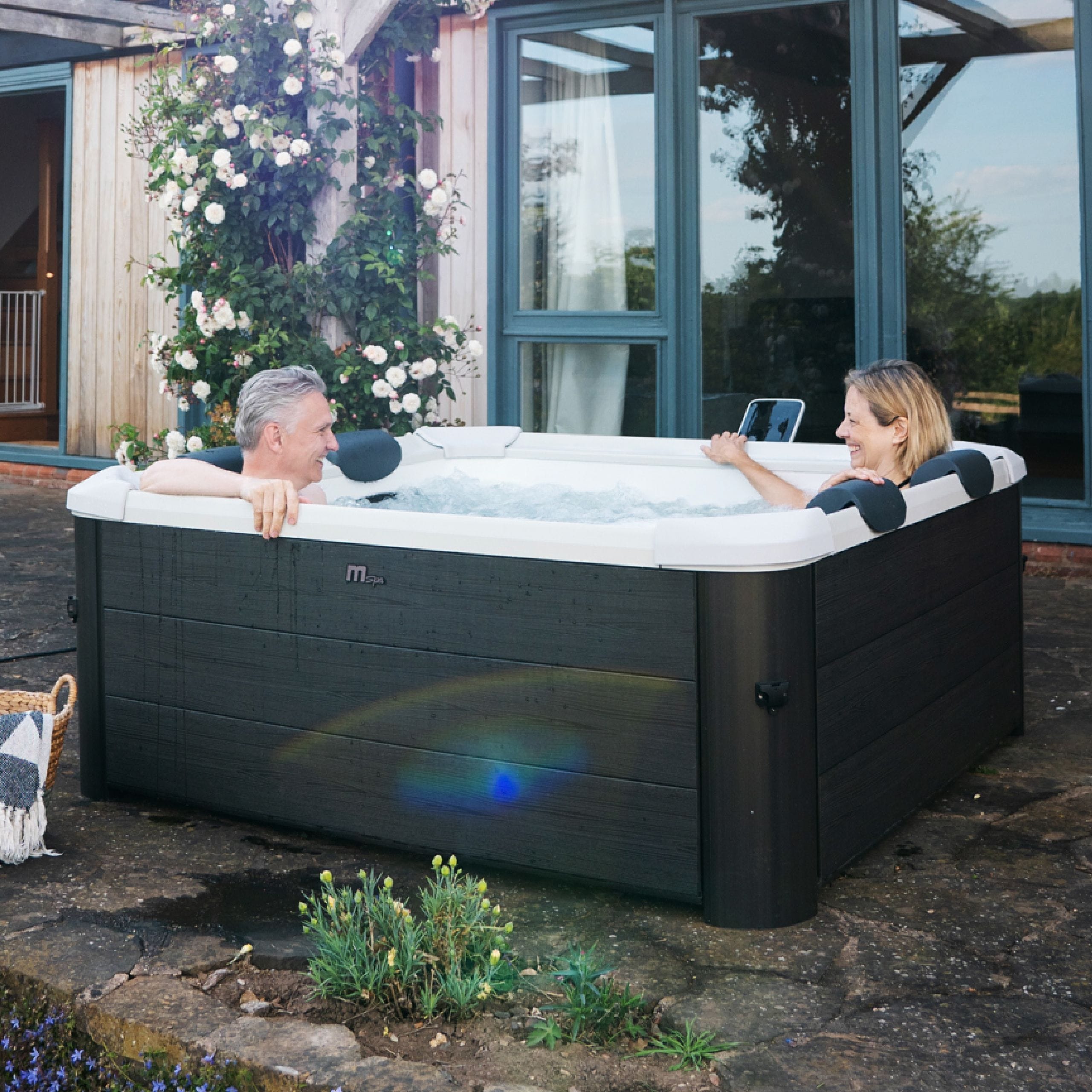 Whirlpool Oslo für 6 Personen - Indoor & Outdoor Pool mit LED, Zubehör & App - Hot Tub Grau