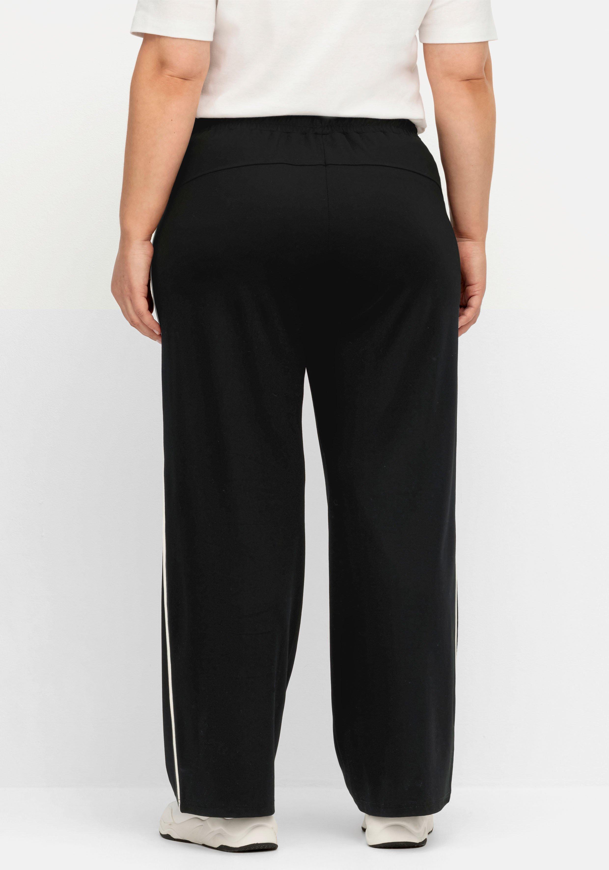 Sporthose mit weitem Bein und Kontraststreifen