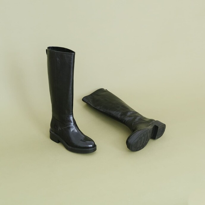 Bottes plates  en cuir noir