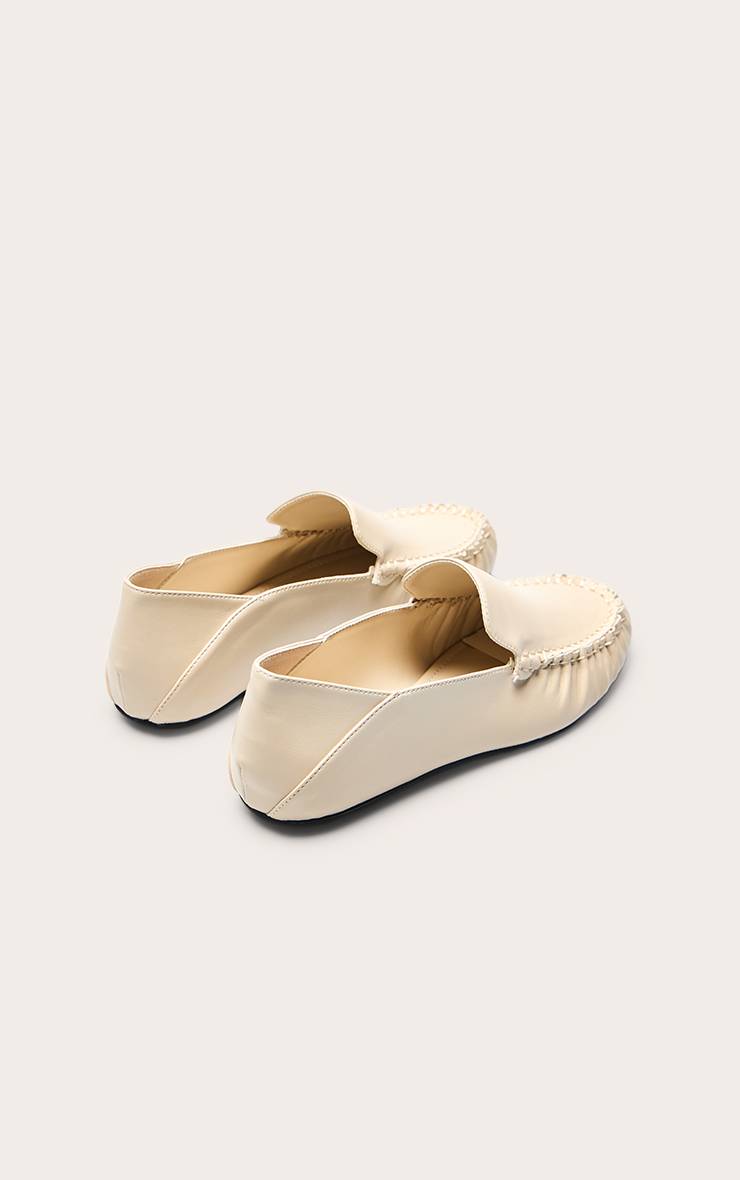 Crème Mocassin Bateau En Synthétiquecuir Avec Détail Froncé